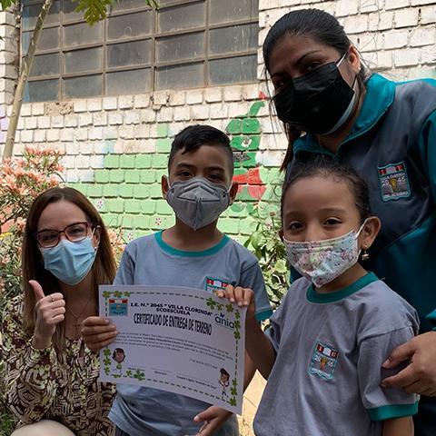 ¡Comprometidos! Niños y adultos.